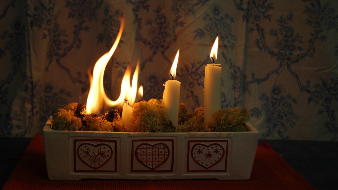 Adventsljustake som brinner.