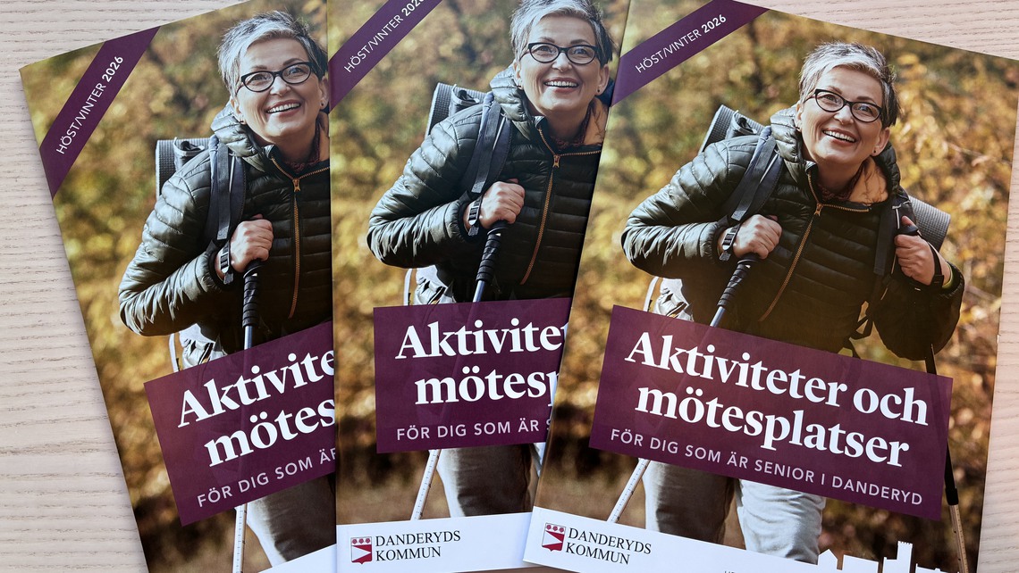 Tre nummer av aktivitetsbladet för seniorer