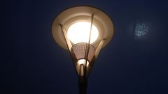 Led-gatlykta vid Strandvägen i Djursholm.