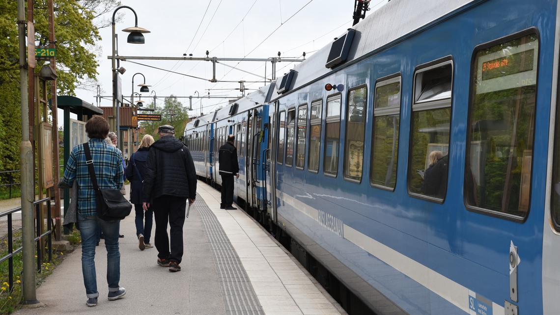 Roslagsbanan stannar vid Mörby station.