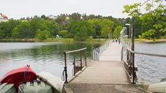 Båtar vid bron till Tranholmen