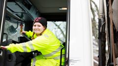 Chaufför i lastbilshytten