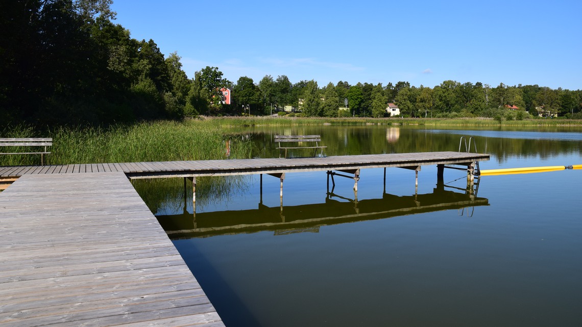 Brygga vid Ösbysjön.