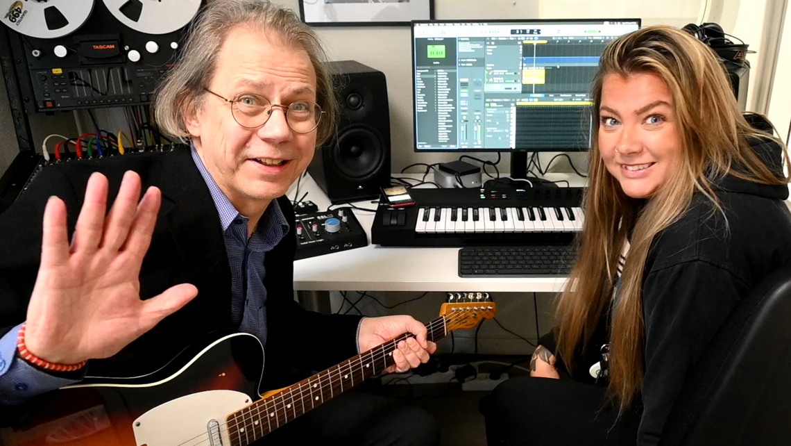 David och Carro h&aring;ller i kulturskolans l&aring;tskrivarkurs.